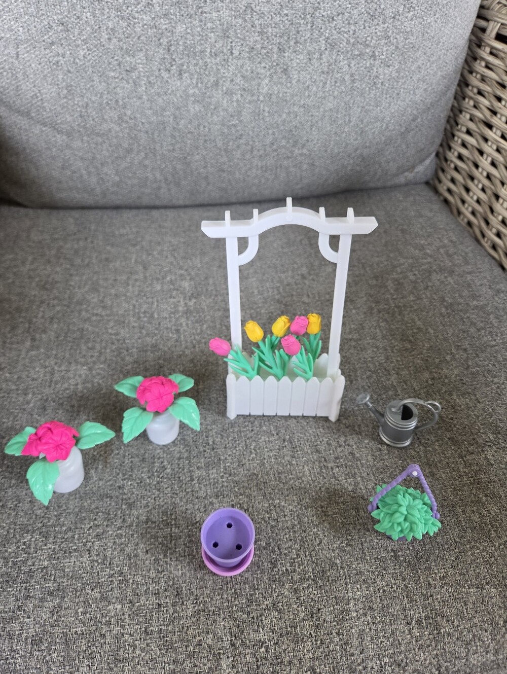 Mattel Barbie Flower Garden Playset vintage doll accessories  plants read